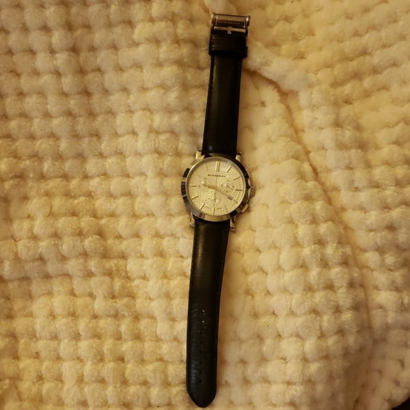 Men's Burberry watch gently used No Box - Picture 5 of 7